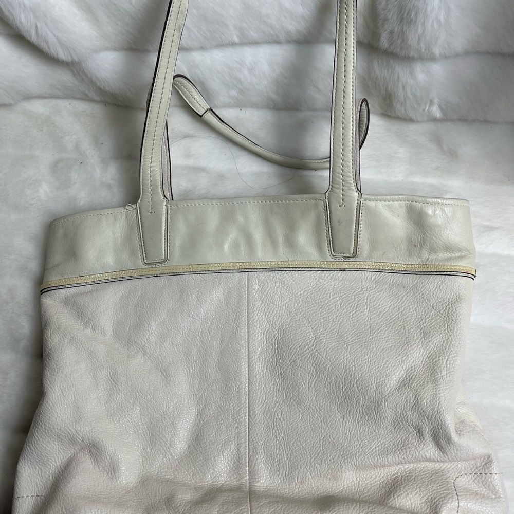 Coach leather beige tote bag with front laser cut logo design . - Picture 12 of 13